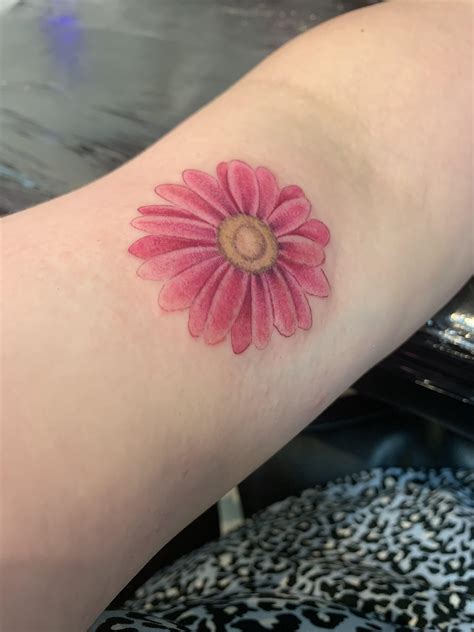 Gerbera done by Lauren at Tattoo Crazy, Cambridge UK - my first tattoo! : r/tattoos