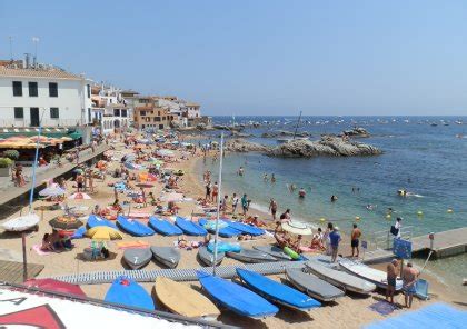 Swimming at the beaches of Calella de Palafrugell | Costa Brava Living