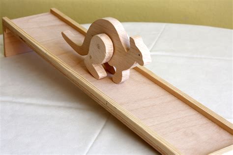 Ramp Walking Kangaroo | Jouets en bois, Idée bricolage bois, Jeux en bois