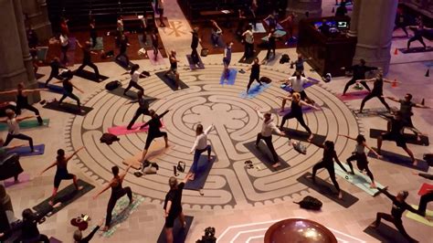 Grace Cathedral in SF breaks barriers, builds community with 'Yoga on the Labyrinth' - ABC7 New York