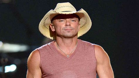 Kenny Chesney Biography: Age, Height, Birthday, Family, NetWorth ...