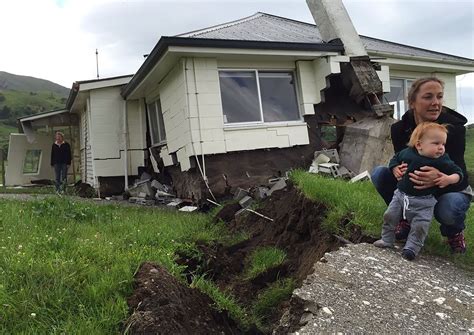 New Zealand plans rescue of tourists stranded by earthquake - The ...