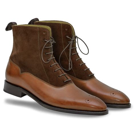 Les hommes à la main haute robe brogue bottes en cuir robe formelle ...