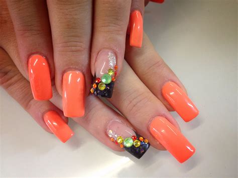 Make A Bold Statement With Orange And Black Nail Designs – The FSHN