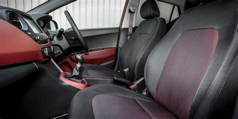 Hyundai i10 interior and infotainment | carwow