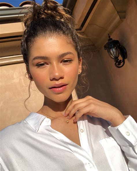 Zendaya Dyed Her Hair Red And Fans Are Freaking Out | Cosmopolitan Middle East