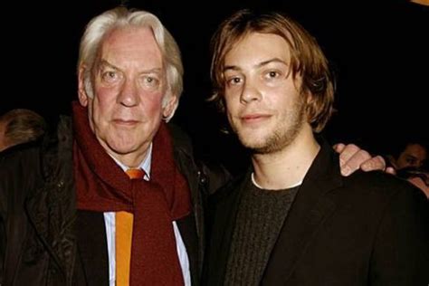 Meet Angus Sutherland - Photos Of Donald Sutherland's Son With Wife ...