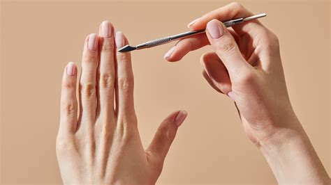 How To Use Cuticle Pusher