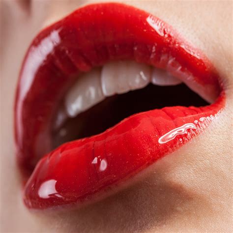 Clear Shiny Lip Gloss - Lipstick Gallery