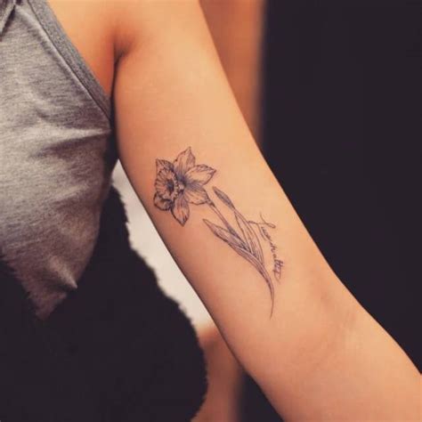 35+ December Birth Flower Tattoo Ideas - KarlynOmganesh