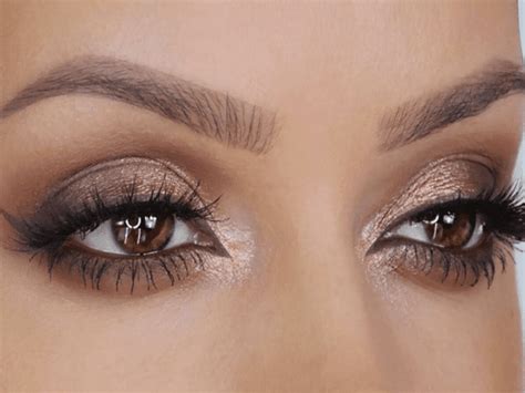 A Guide To The Perfect Smokey Eye Makeup - The Channel 46