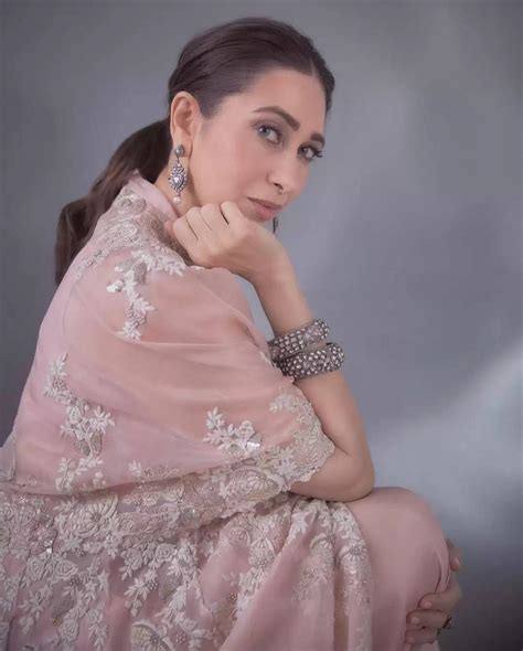 Photos: Karisma Kapoor showed a glimpse of her 90s, See her beautiful pics here...