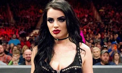 Paige tells hilarious, self-deprecating joke while teasing in-ring ...