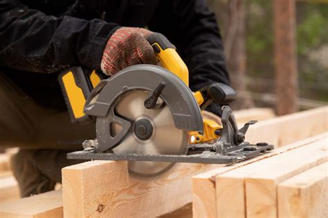 Types of Saws, Their Uses & Safety Tips - Grainger KnowHow