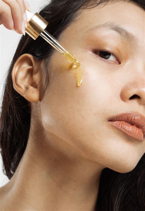 7 Benefits Of Castor Oil For The Skin: Uncovering Well-Kept Secrets