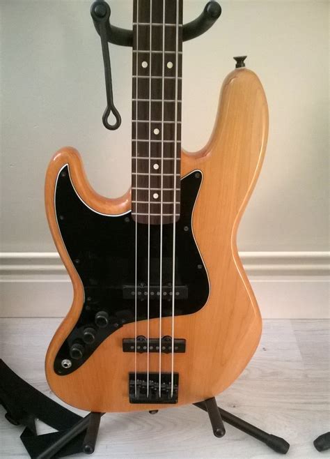 Vintage Modified Jazz Bass LH Squier - Audiofanzine