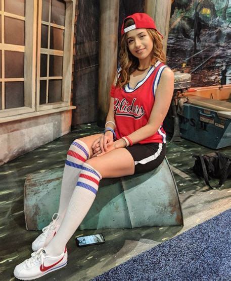 Pokimane Bio, Wiki, Net Worth, Dating, Boyfriend, Body, Age, Height