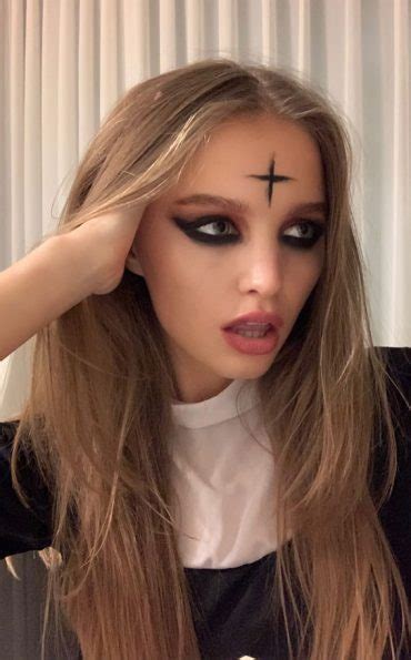 Creative Halloween Makeup Looks : Simple Nun Makeup