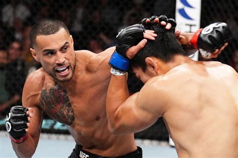 Carlos Ulberg submits Da Un Jung at UFC 293 | Asian MMA