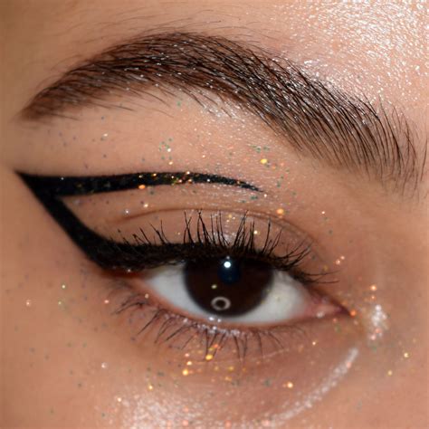 Glitterally Obsessed + Graphic Liner | No eyeliner makeup, Makeup ...