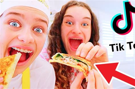 WE TRIED LAZY TIKTOK RECIPES (ending is shocking) w/ Sabre &Sockie ...