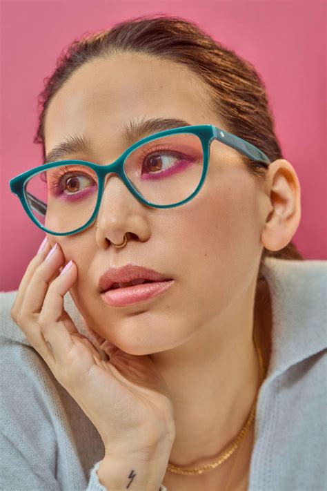 The Best Glasses and Eyewear Trends For 2023 (and Bold Makeup Looks to ...