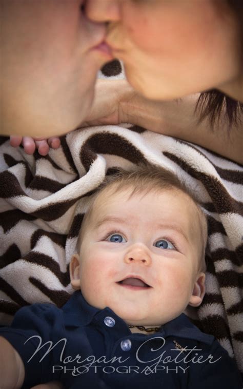 Couple with New Baby Pose | Baby photography, Toddler photography, Family photography