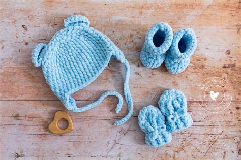 Fast Crochet Baby Mittens (Free Pattern) - Maisie and Ruth