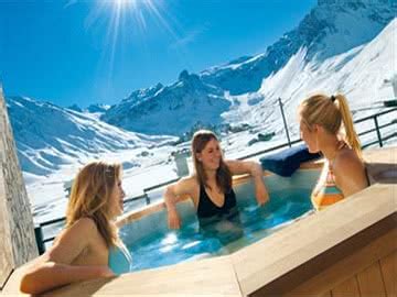 Ski Chalets with Hot Tub | catered chalets with jacuzzi | SNO