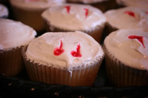 File:Friday 13th Buffy Party vampire cupcakes.jpg - Wikimedia Commons