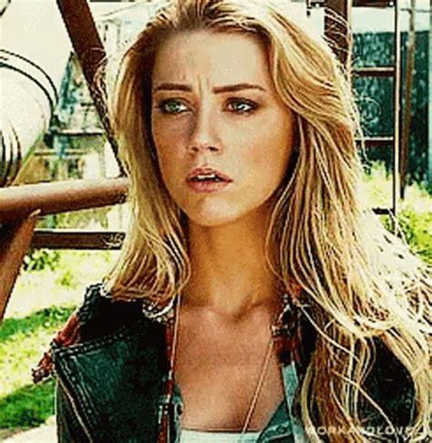 Amber Heard Look Down GIF - AmberHeard LookDown - Discover & Share GIFs