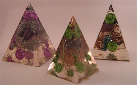 Orgonite: piramides de resina organica, que ayudan a absorver las ...