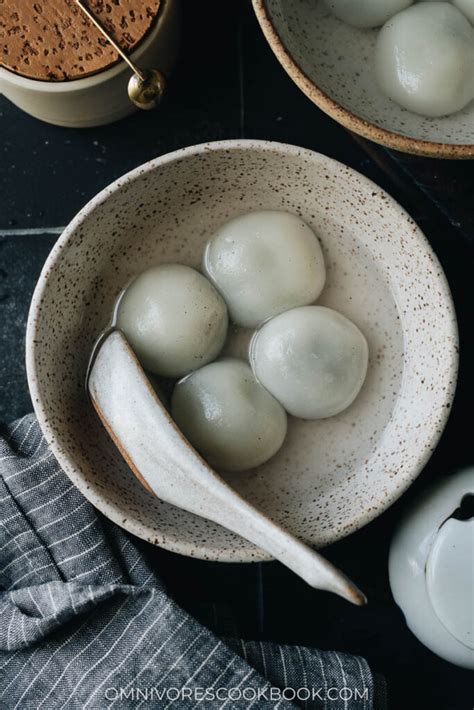 Black Sesame Sweet Rice Balls (黑芝麻汤圆, Tang Yuan) - Omnivore's Cookbook