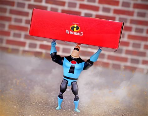 Dan the Pixar Fan: The Incredibles "Glory Days Suit" Mr. Incredible—Mattel's Pixar 7" Scale ...