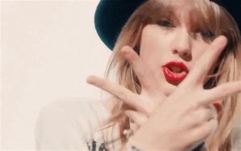 Taylor Swift 22 GIF - Taylor Swift 22 Lyrics - Descubre & Comparte GIFs