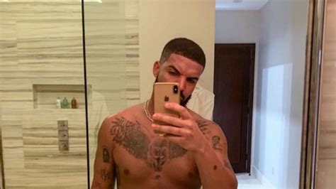 Drake's Sexy Shirtless Photos