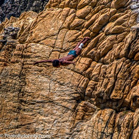 Acapulco Cliff Divers-12 – Journeys with Johnbo