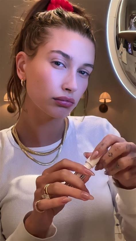 White Nail Polish, White Nails, Hailey Queen, Estilo Hailey Baldwin ...