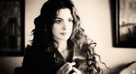 Anne Hathaway GIF - AnneHathaway Anne Hathaway - Discover & Share GIFs