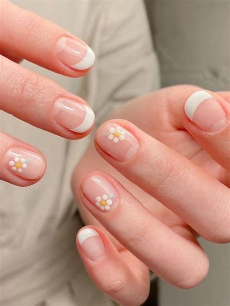 short white french tips with flower Simple Gel Nails, Pretty Gel Nails, Soft Nails, Korean Nail ...