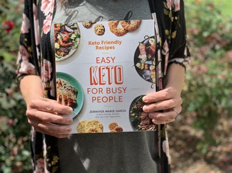 Keto Cookbook: Easy Keto for Busy People - Kasey Trenum