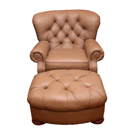 La-Z-Boy Classics Button-Tufted Recliner with Ottoman | EBTH