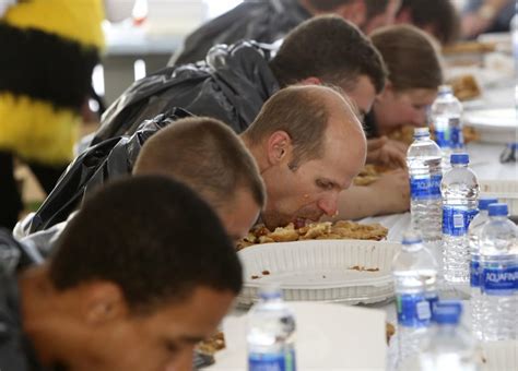 Competitors pig out in Lake County Fair’s pie-eating contest | Lake County Newsletter | nwitimes.com