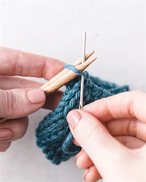 How to Kitchener Stitch (Grafting) in Knitting - Sarah Maker