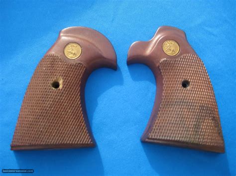 Colt Diamondback Grips Walnut Checkered Factory