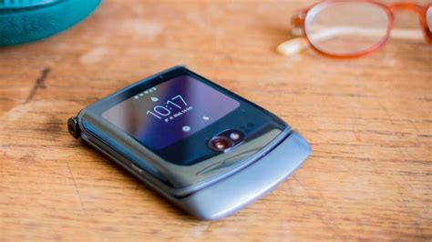 Motorola Razr 5G Review: Nostalgic & Nifty - Tech Advisor