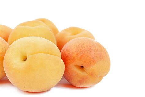 Apricots isolated above white background - Creative Commons Bilder