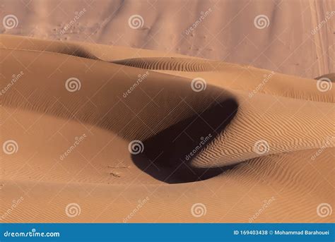 Sand dunes in lut desert stock photo. Image of horizon - 169403438