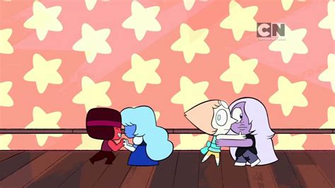 I love how uncomfortable Pearl and Amethyst look in this. : r ...