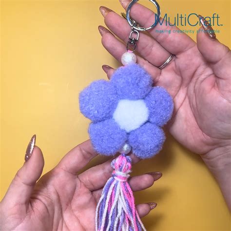 MultiCraft - Project: Pom-Pom Flower Keyring